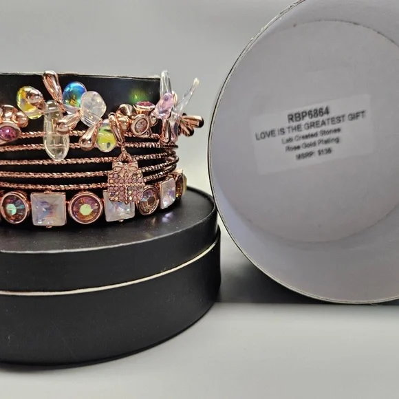 Bomb Party 2023 Holiday Stacks Love Is The Greatest Gift Bracelet RBP6864 NIB - Picture 8 of 8